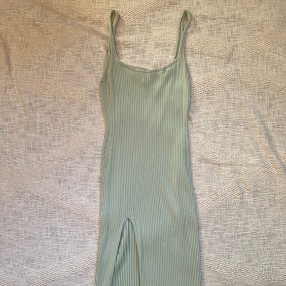 H&M Dresses & Skirts - H&M midi knit dress